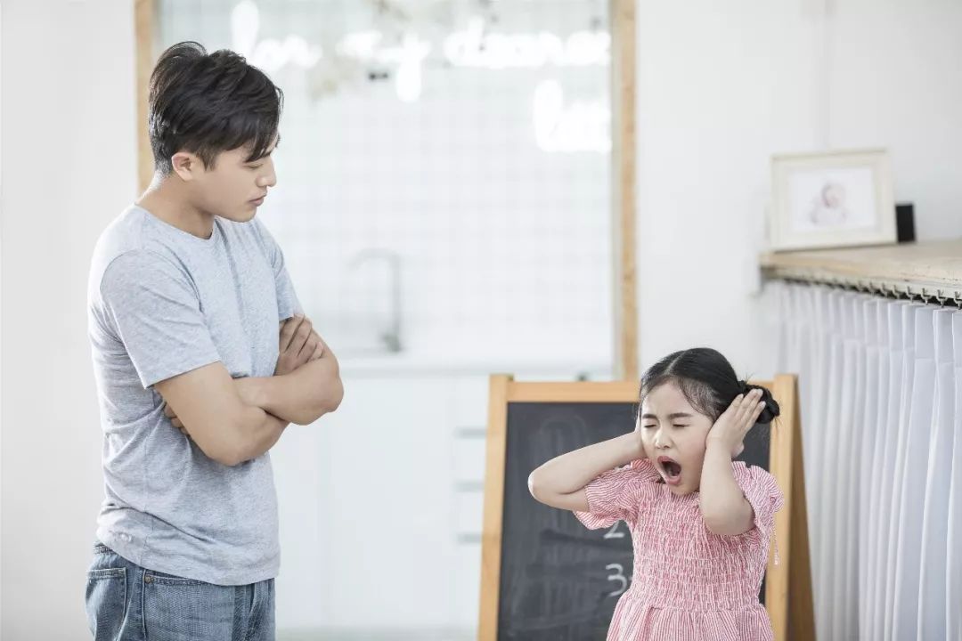 如何与叛逆期孩子沟通，亲子之间有效沟通五